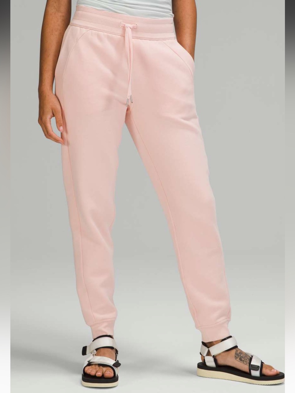 Lululemon Scuba High-Rise Jogger Fleece 28"
Pink Mist Sweatpants